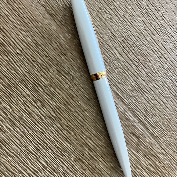 Gillio - Picture 3 of 4